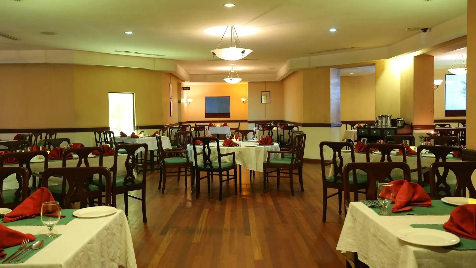 The International Hotel Kochi 4*,